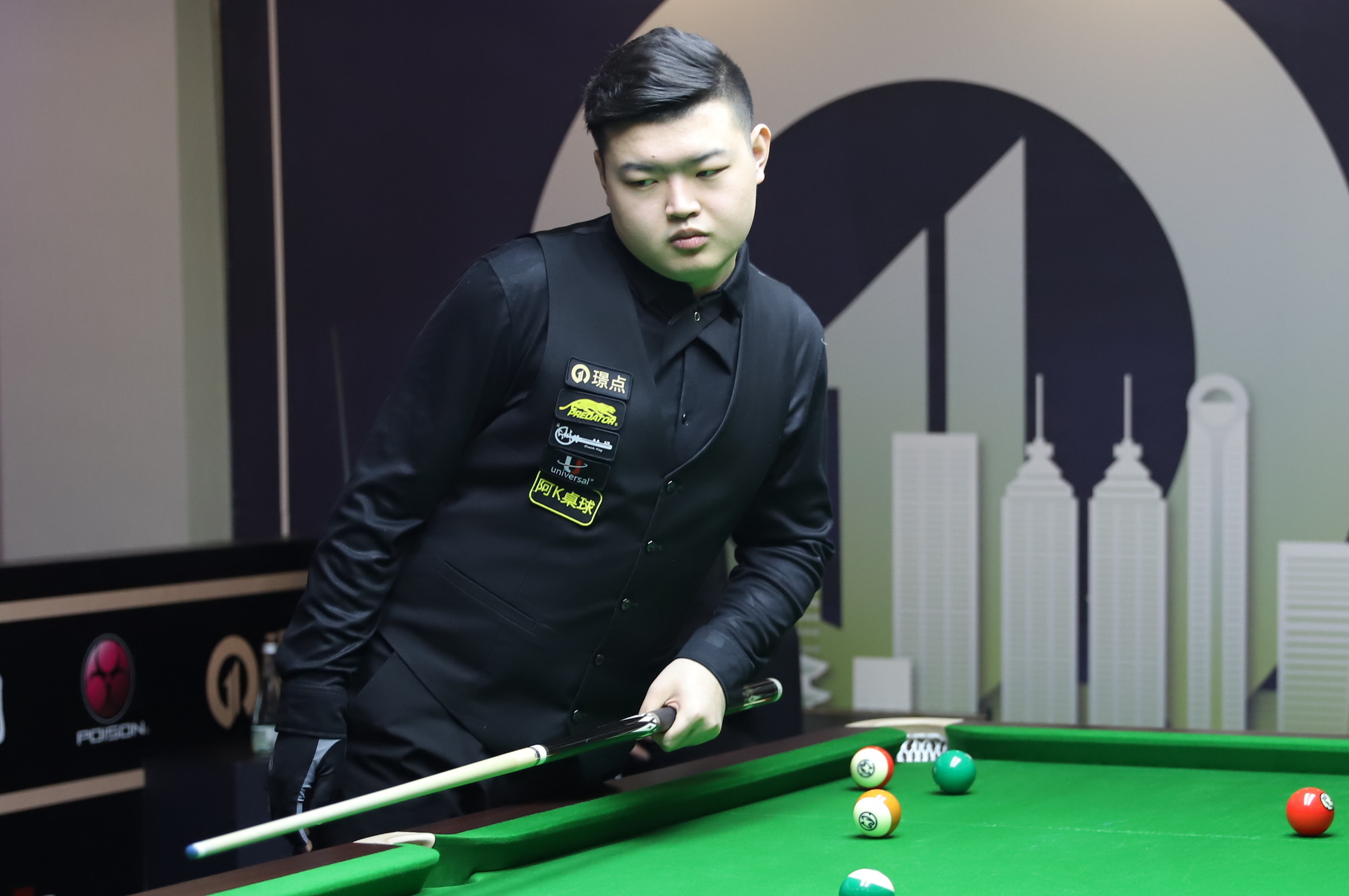 场轻松击败 场轻松击败