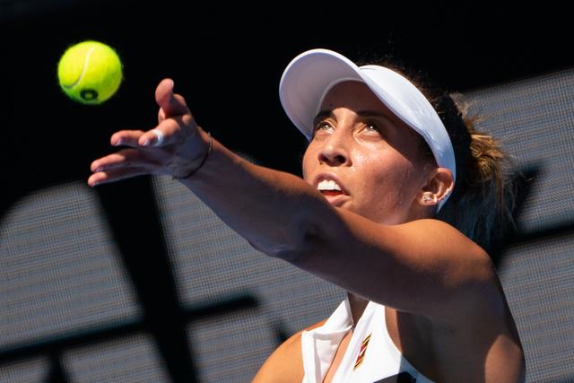 我国游泳名将柯正文在男子100米蝶泳称雄