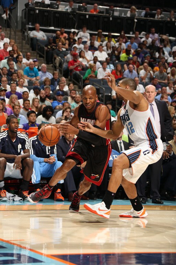 萨里列为首 萨里列为首